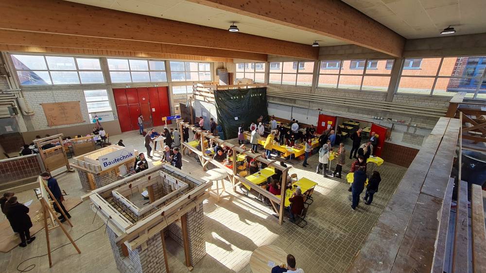 Frühlingschnuppern Bildarchiv Bild 1a Bauhalle der BBS 1 Uelzen